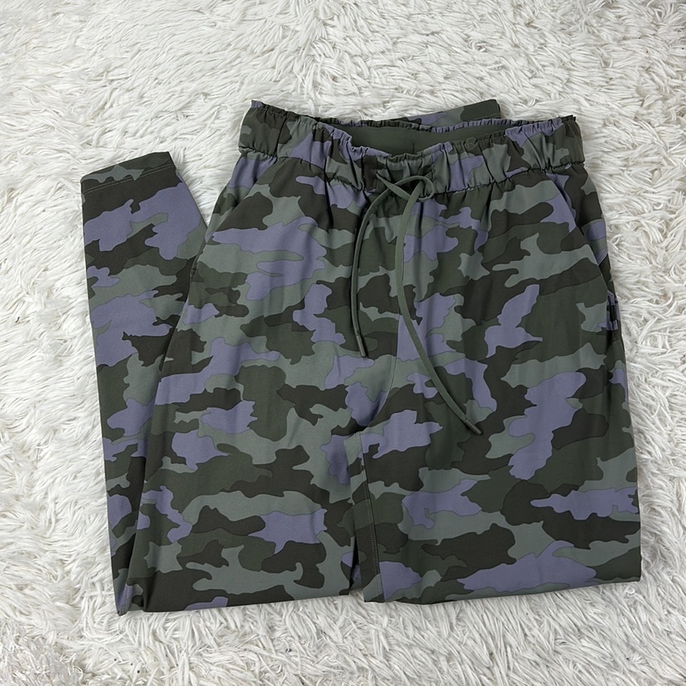 Lululemon Keep Moving Pant 7/8 High-Rise Heritage 365 Camo Dusky Lavender Multi